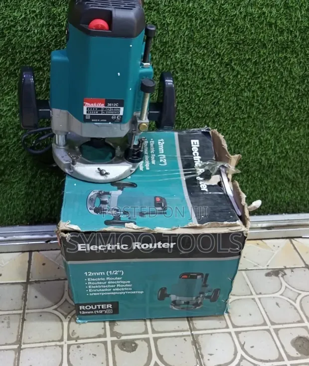 High-Powered Makita 3612C Plunge Router - 1