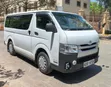 Toyota HiAce 2015 Nyeupe - 2