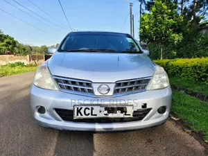 Nissan Tiida 2010 Silver Hatchback