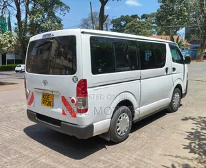 Toyota HiAce 2014
