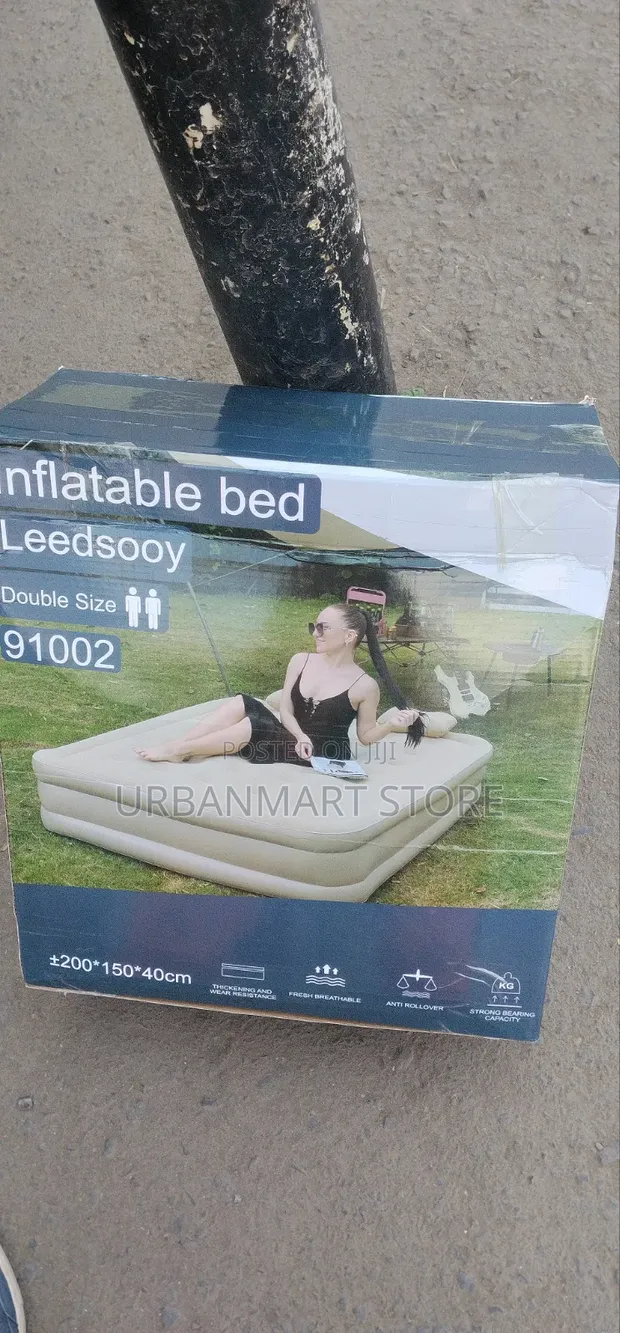 Queen Size Inflatable Mattress (5x6) with Built-in Pump - 1