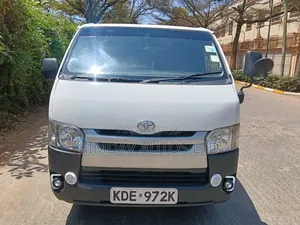 Toyota HiAce 2014 - Nyeupe
