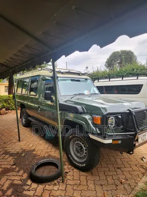 Toyota HiAce 2024 - Green