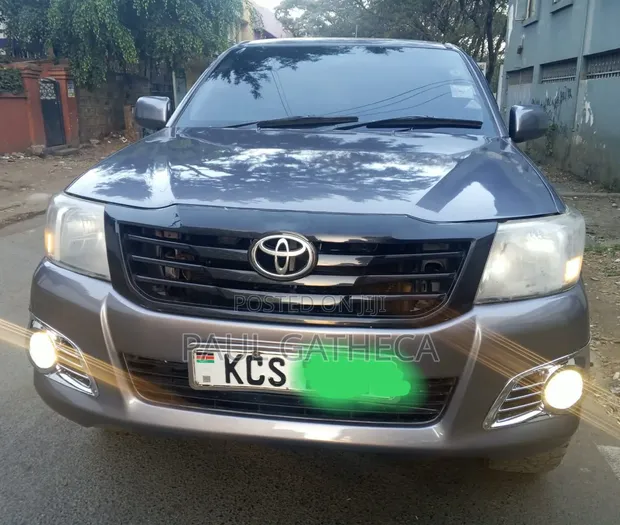 Toyota Hilux Double Cab 2013 - 1