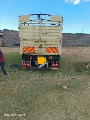 Isuzu Lorry (Food Truck) - 2010