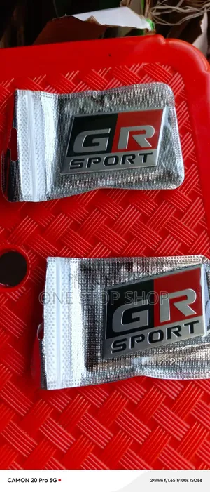 Nembo ya GR Sport ya 3D ya Mstatili yenye Mandhari Iliyogawanywa
