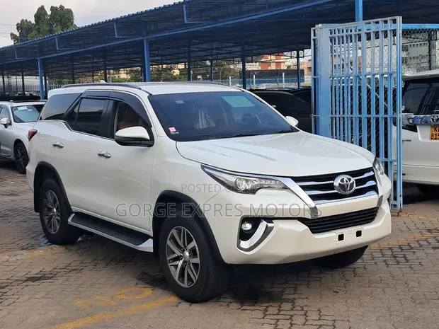 Toyota Fortuner 2019 White - 1