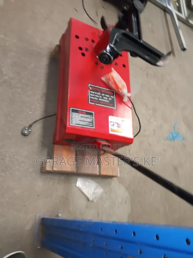 Heavy-Duty Truck Tyre Changer Machine - 1