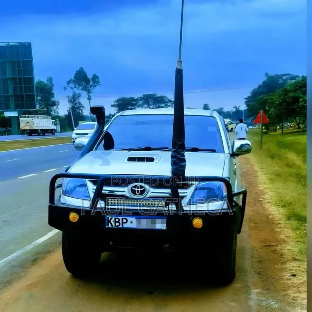 Toyota Hilux 2.5 Cab Double Cab 2005 Silver - 1