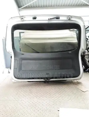 Boot ya Audi Q3