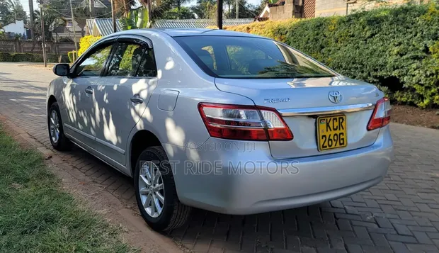 Toyota Premio 1.5 FWD 2012 Silver - 1