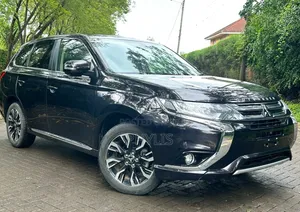 Mitsubishi Outlander PHEV 2016 Nyeusi