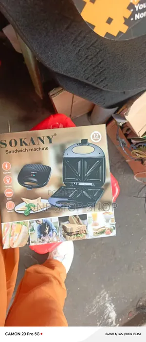 Sokany 2-Slice Sandwich Maker with Non-stick Triangle Mold