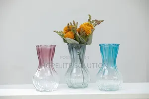 20cm Tall 800ml Glass Flower Vase