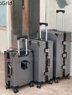 Luxurious Managerial Aluminum Spinner Suitcase