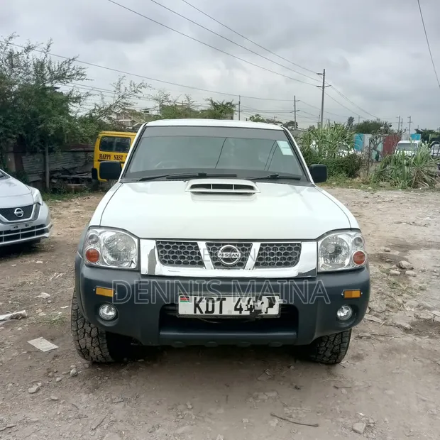 Nissan Hardbody 2017 White - 1