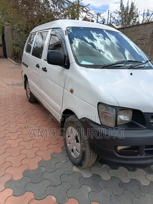 Toyota TownAce 2005 White - 1