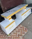Kisima cha Kisasa cha TV cha White Executive chenye Marble Coating - 2