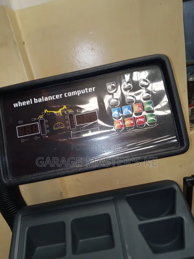 S828 Tyre Balancer Machine - 1