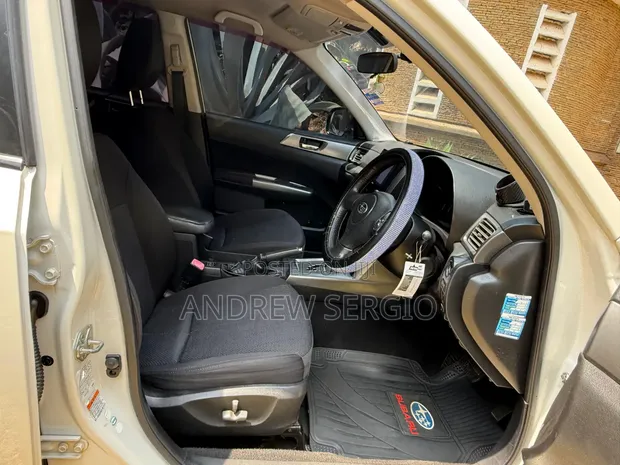 Subaru Forester 2012 White - 1