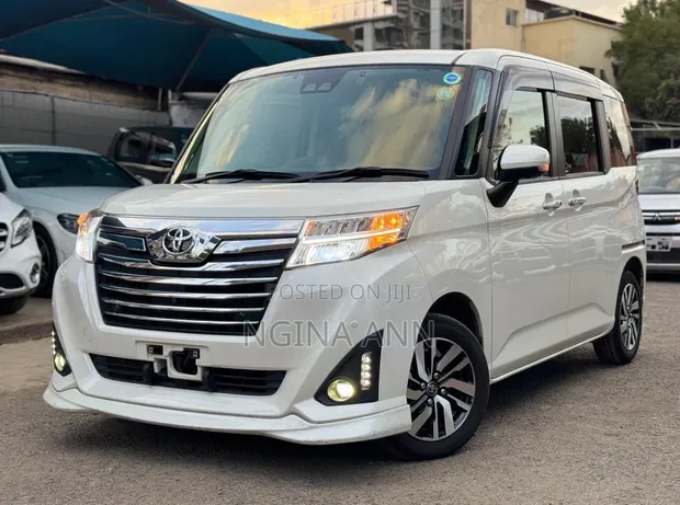 Toyota Roomy G Custom 2019 White - 1