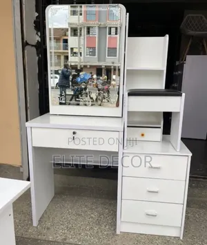 Jedwali la Kisasa la Rangi Nyeupe na Kioo cha Kuteleza na Hifadhi
