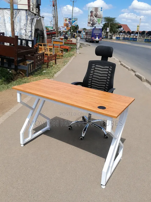 Boss Office Products Meza ya Ofisi ya Metallic - 1
