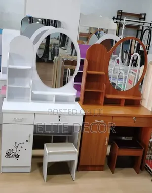 Jedwali la Kisasa la Kujipodoza na Kioo & Droo za Uhifadhi