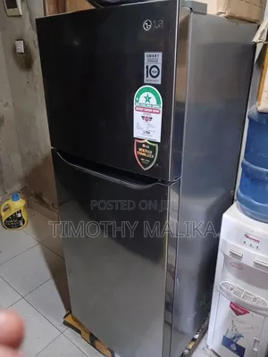 LG Fridge/Freezer - 235 Litres