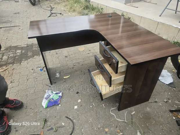 L-Shape Office Desk 1.2m x 1.2m - 1
