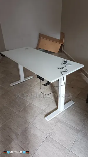 Boss Office Products Electric Adjustable Height Desk