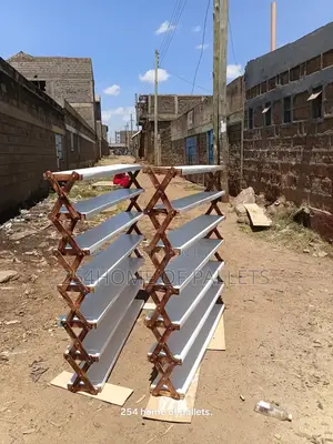 50 Pairs Foldable Pallet Shoe Rack - White & Brown