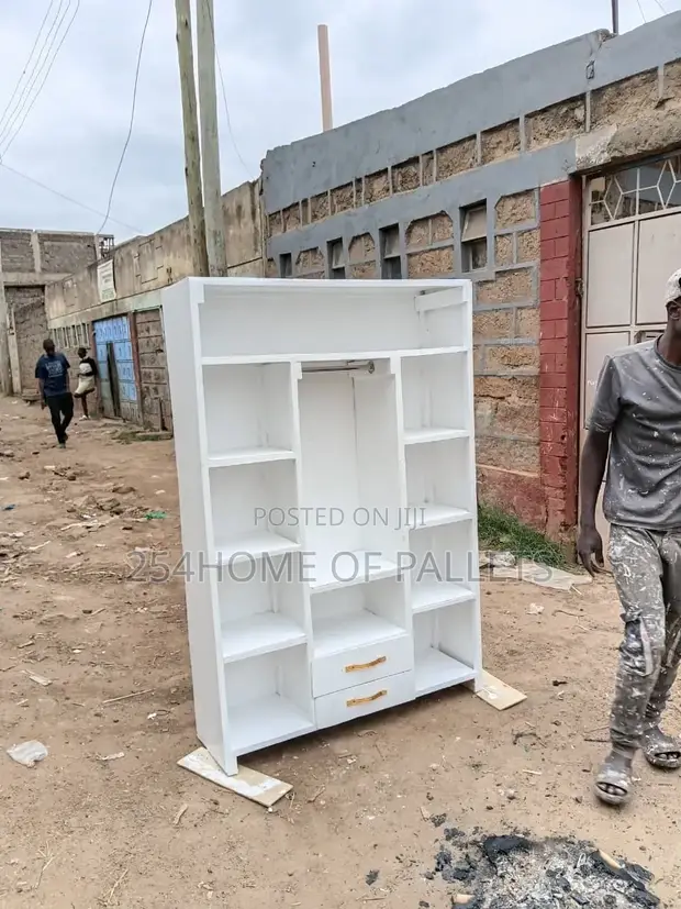 4x6 All White Pallet Wardrobe - 1
