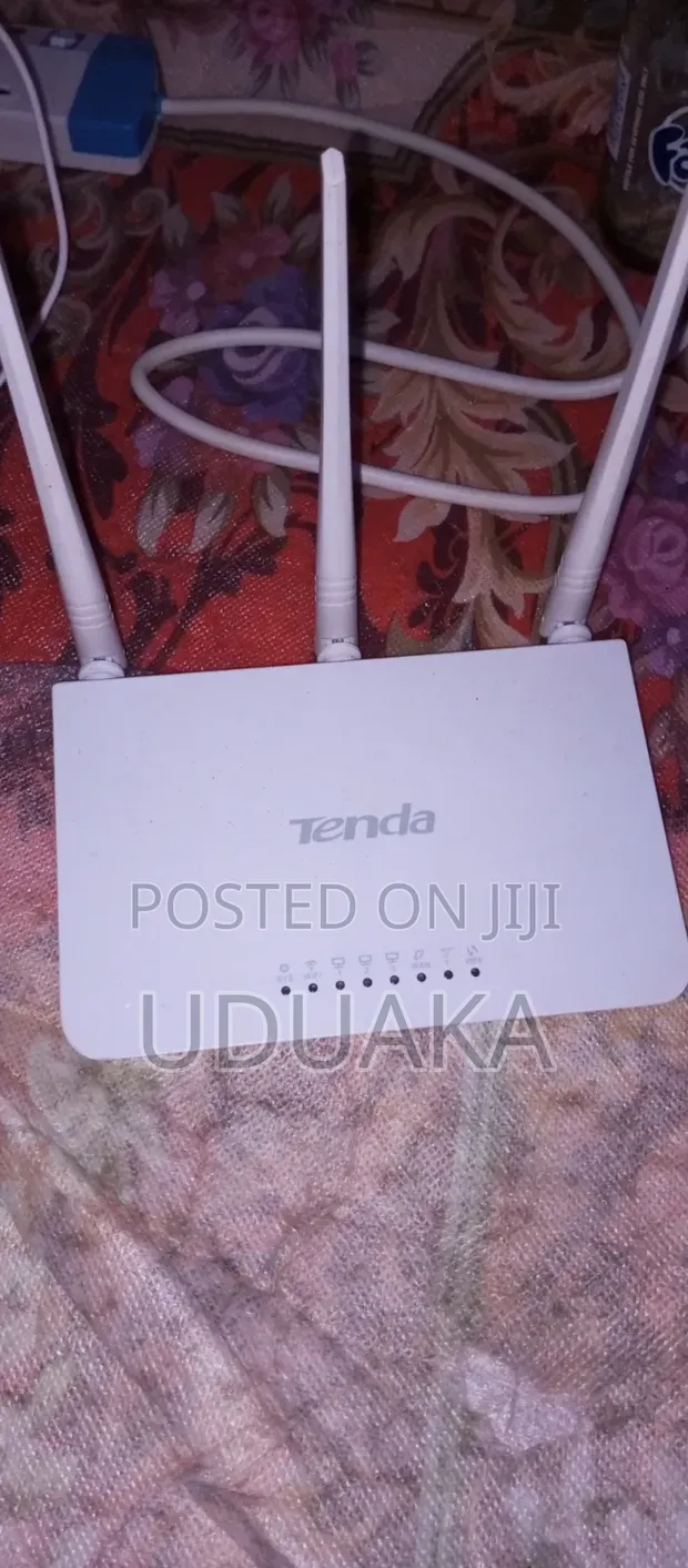 Tenda F3 Router - 1