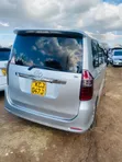 Toyota Noah 2009 Silver - 4
