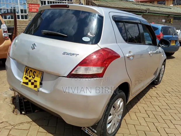 Suzuki Swift 2011 Silver - 1
