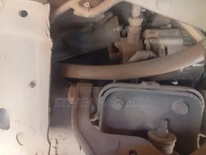 Lori la Mitsubishi Canter 33