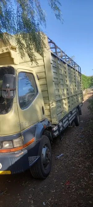 Mitsubishi FH 215 Rigid Truck 2006 Yellow