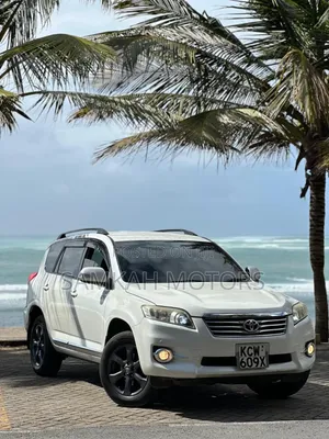 Toyota Vanguard 2013 - White
