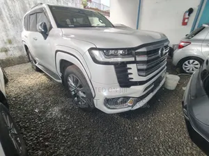 Toyota Land Cruiser 300 ZX 2021