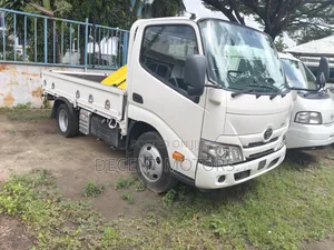 Toyota Dyna 3000cc Automatic Low-Bed Truck