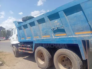 Malori ya Mitsubishi Fuso Mahewa Magurudumu Kumi
