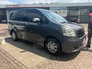 Toyota Noah 7 Seater kwa Ajili ya Kukodi