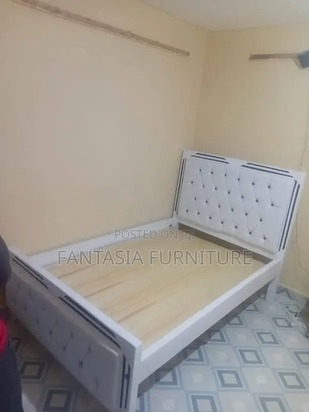 Classic White Diamond Tufted Bed Frame (5x6) - 1