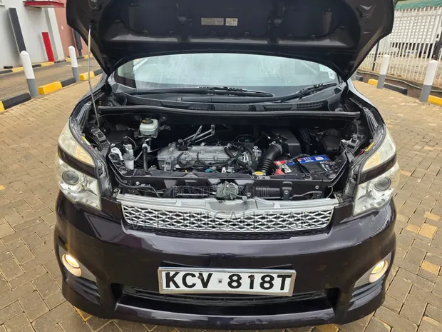 Toyota Voxy 2012 Black - 1