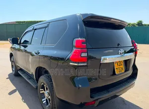 Toyota Land Cruiser Prado 2018 Nyeusi