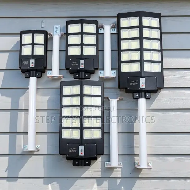Factory Deals: 1000W-5000W Solar Street Lights - 1