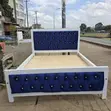 Kitanda cha Royal Blue Diamond Tufted 5x6 chenye Fremu Nyeupe - 2