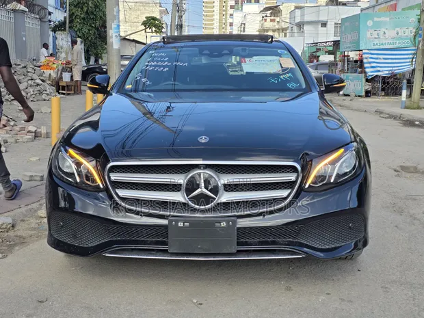 Mercedes-Benz E200 2020 Nyeusi - 1