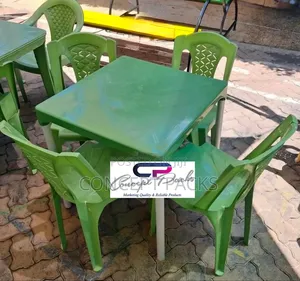 Set ya Meza ya Plastiki ya Kijani na Viti 4 vya Plastiki Bila Mikono